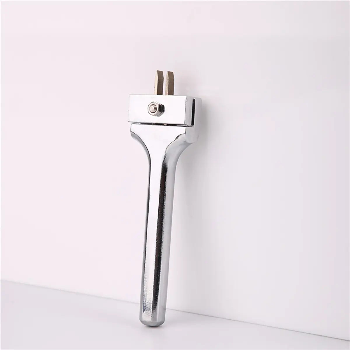 Adjustable Prong Slot Puncher for Leatherworking.