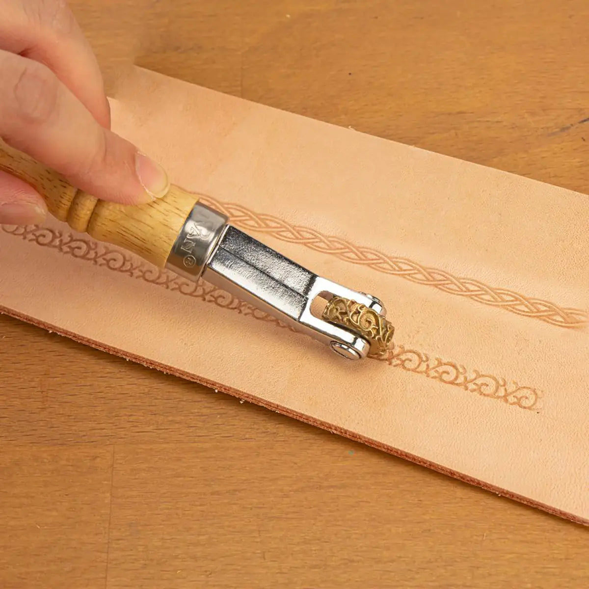 Ivan Overstitch Spacer 4-in-1 Tool.