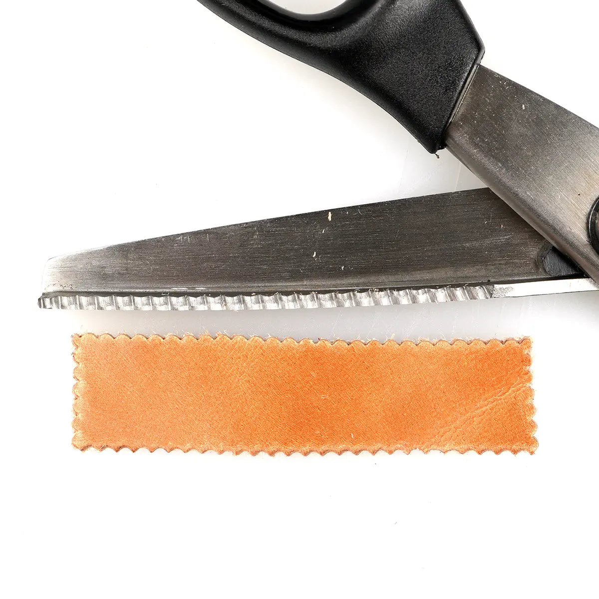 Pinking Gimping Shears, Zig-Zag or Scalloped, 2mm or 3mm.