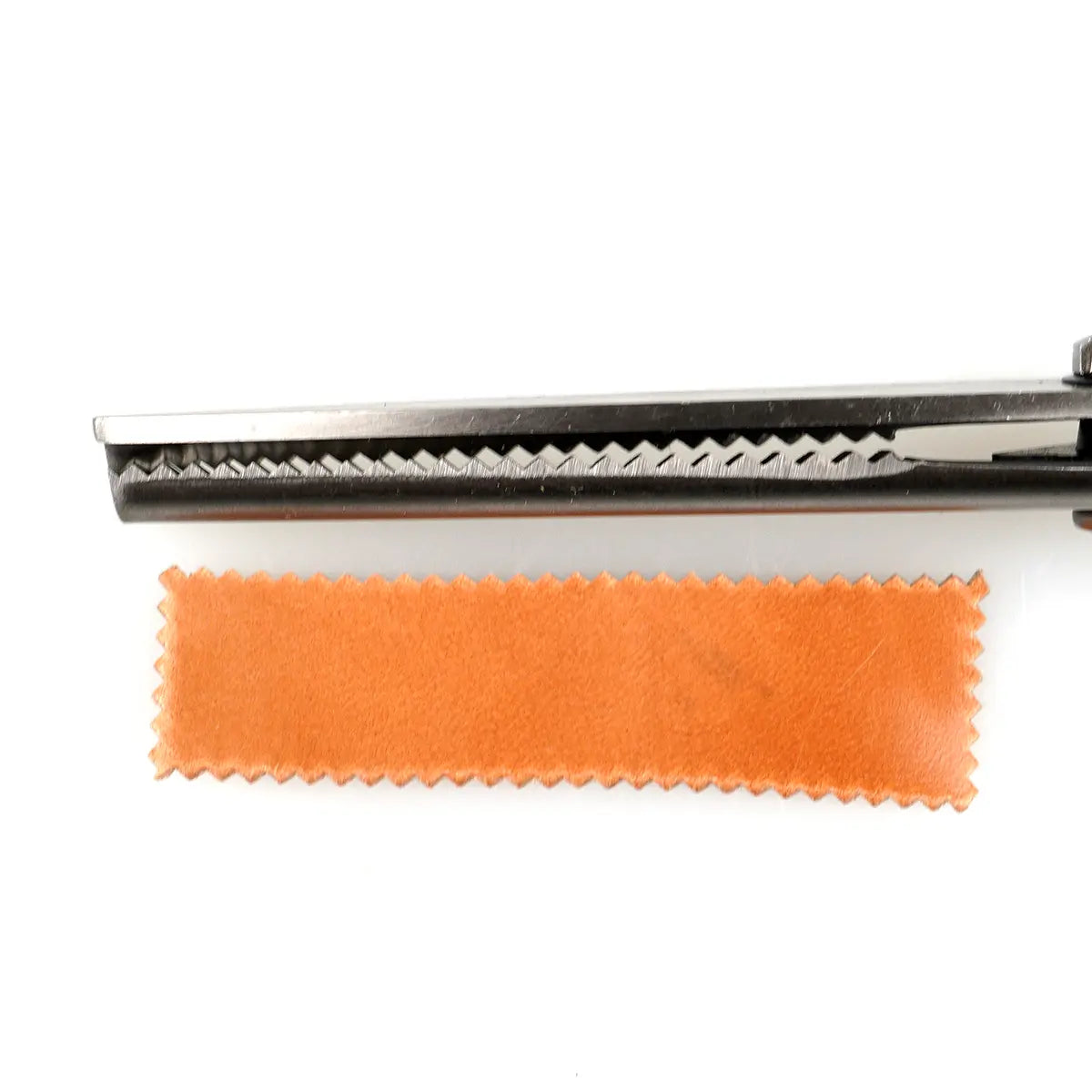 Pinking Gimping Shears, Zig-Zag or Scalloped, 2mm or 3mm.