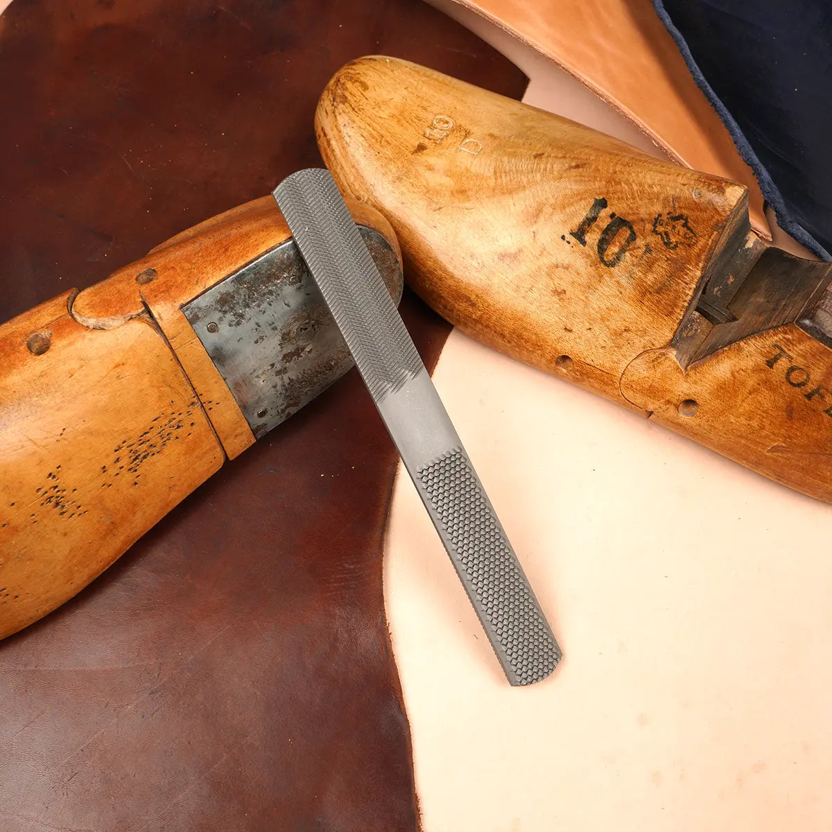 Shoemaker Leather 4-in-1 Rasp 8 Inch.