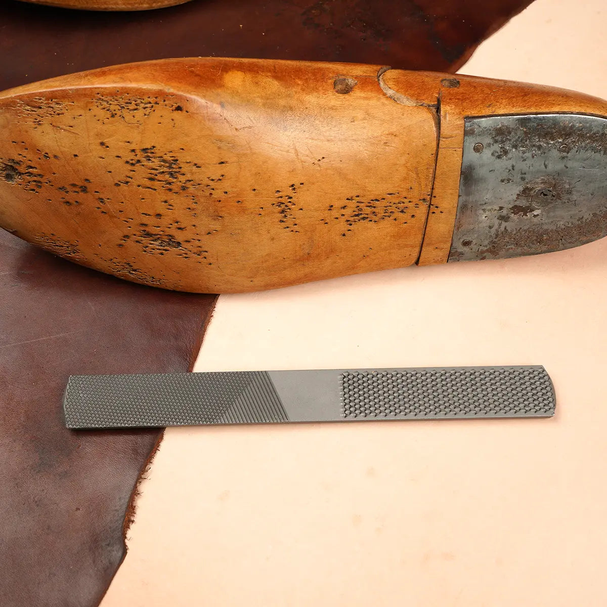 Shoemaker Leather 4-in-1 Rasp 8 Inch.