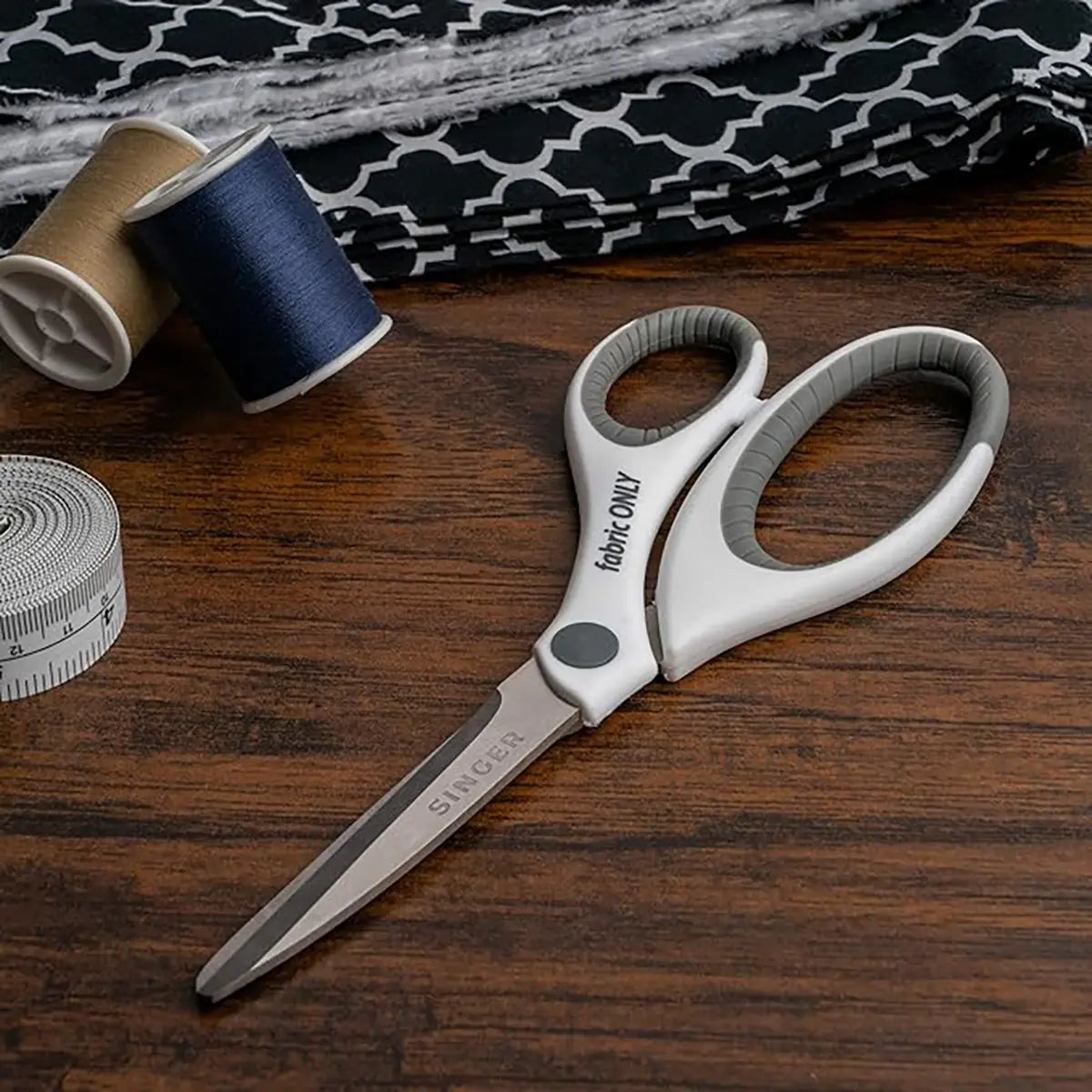 Singer 8.5 Inch Sewing Fabric Scissors with Comfort Grip.