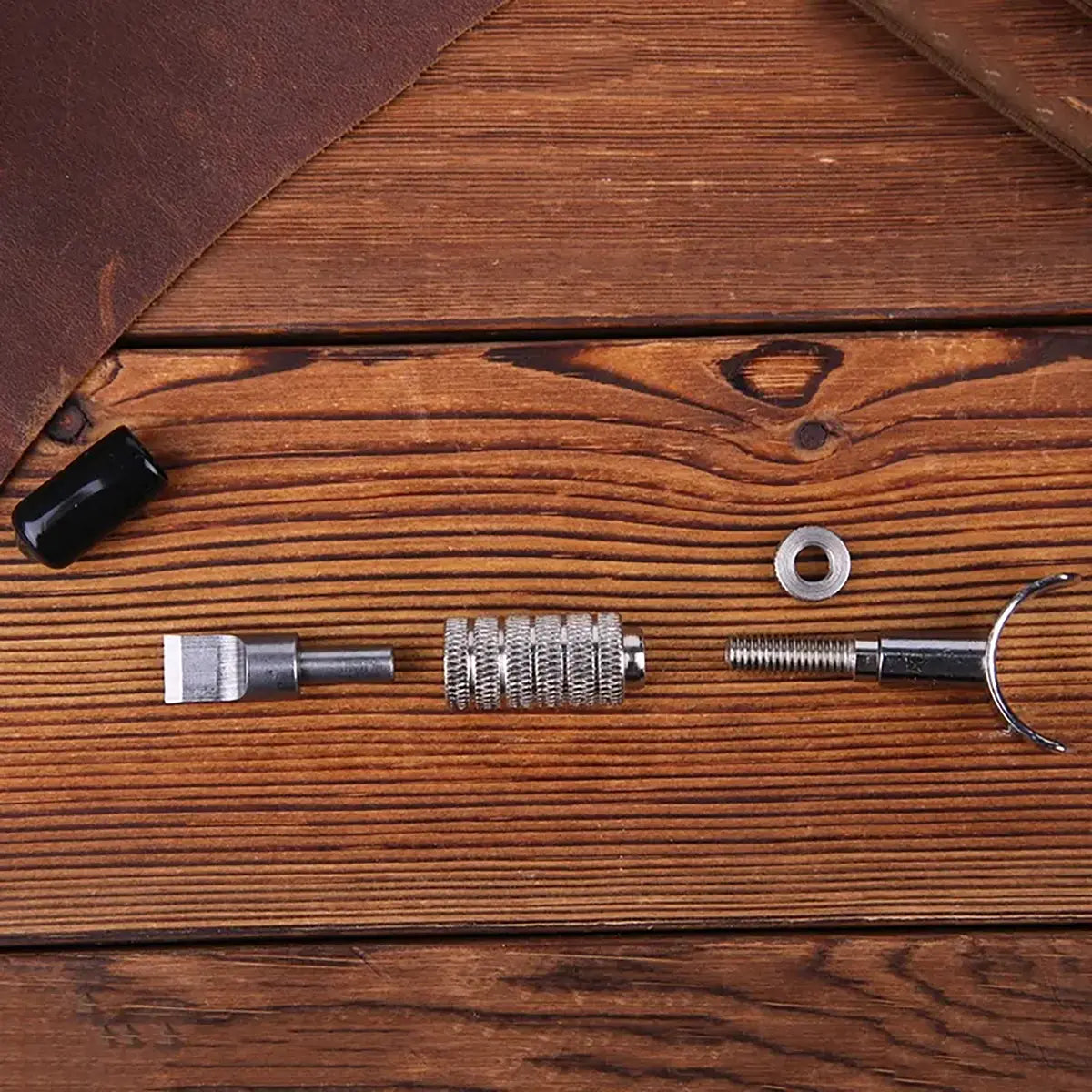 Adjustable Swivel Knife V2 for leather carving.