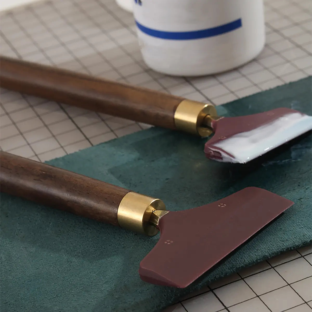 Sandalwood Silicone Glue Spreader.