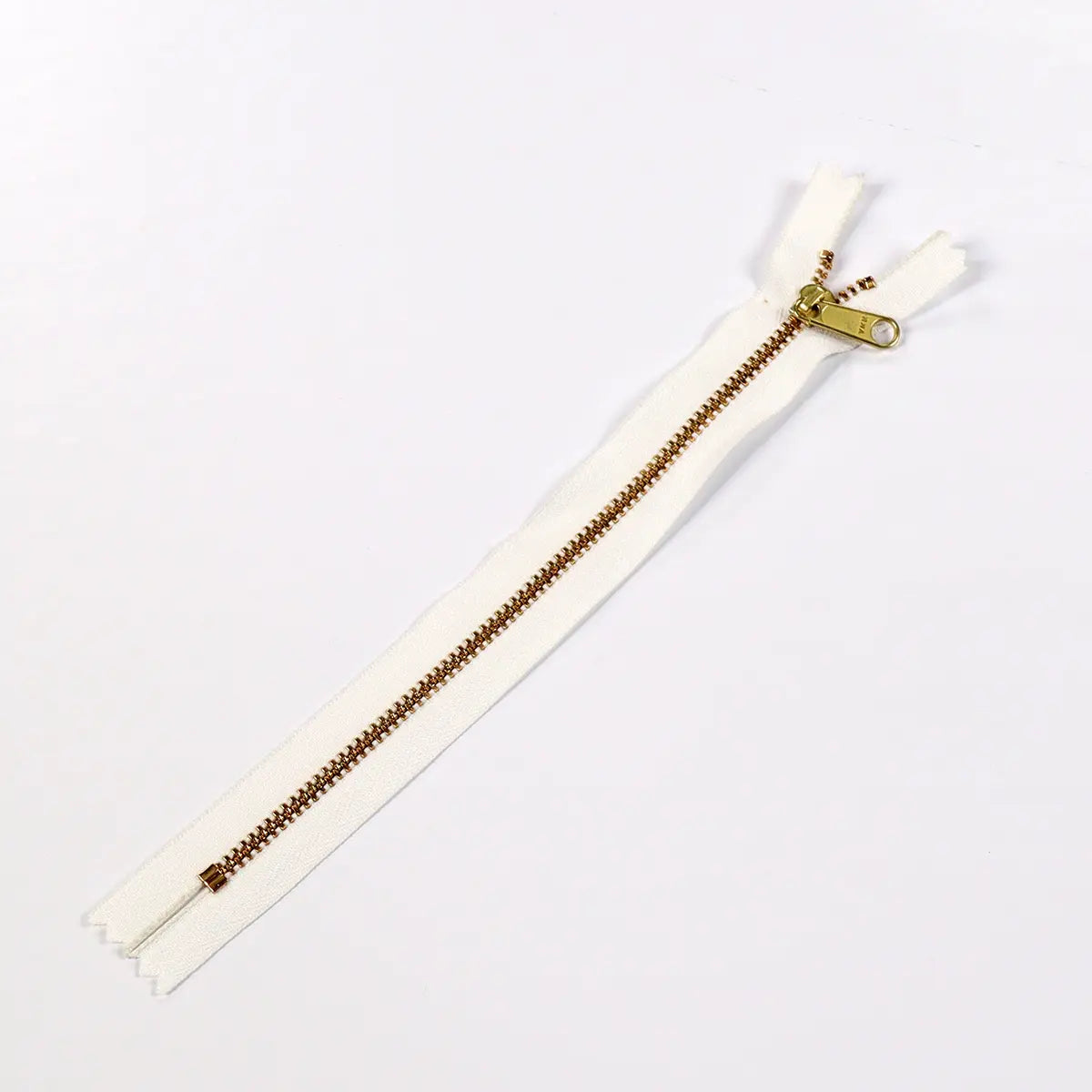 YKK 4.5 Brass Bag Zipper, Long Pull, 8 Inch, White.