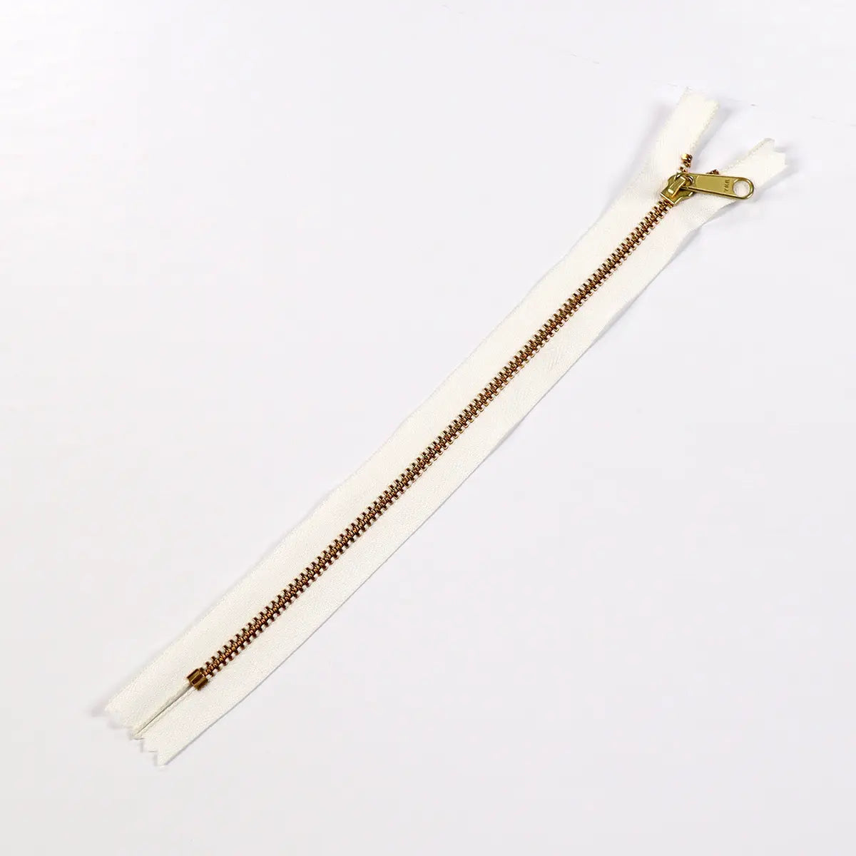 YKK 4.5 Brass Bag Zipper, Long Pull, 9 Inch, White.