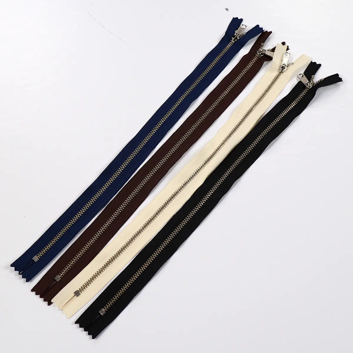 YKK 4.5 Nickel Bag Zipper, Long Pull, 14 Inch.