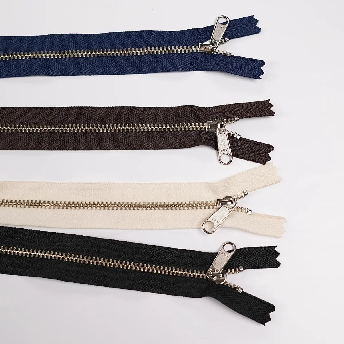 YKK 4.5 Nickel Bag Zipper, Long Pull, 14 Inch.