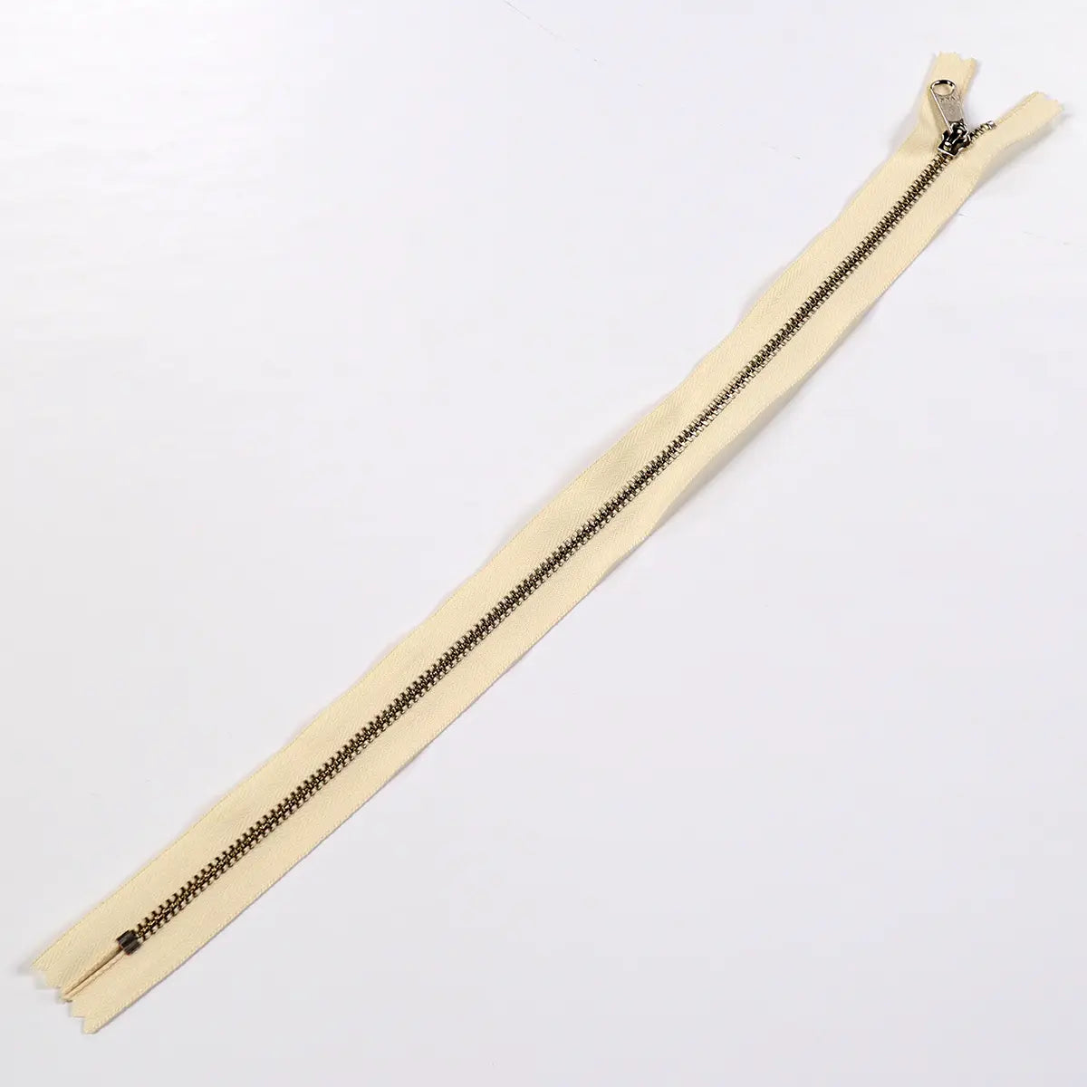 YKK 4.5 Nickel Bag Zipper, Long Pull, 14 Inch, Natural.