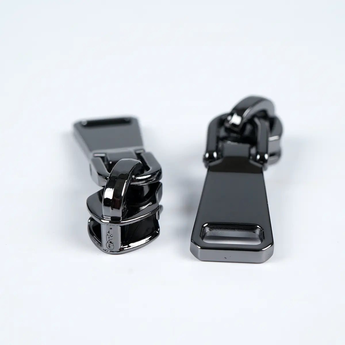 No 5 Metallic Nylon Zipper Pulls 2 Pack Articulated Gunmetal