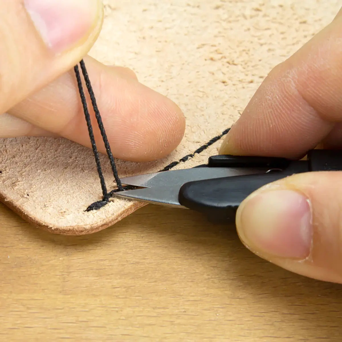 Ivan Compact Thread Cutters.