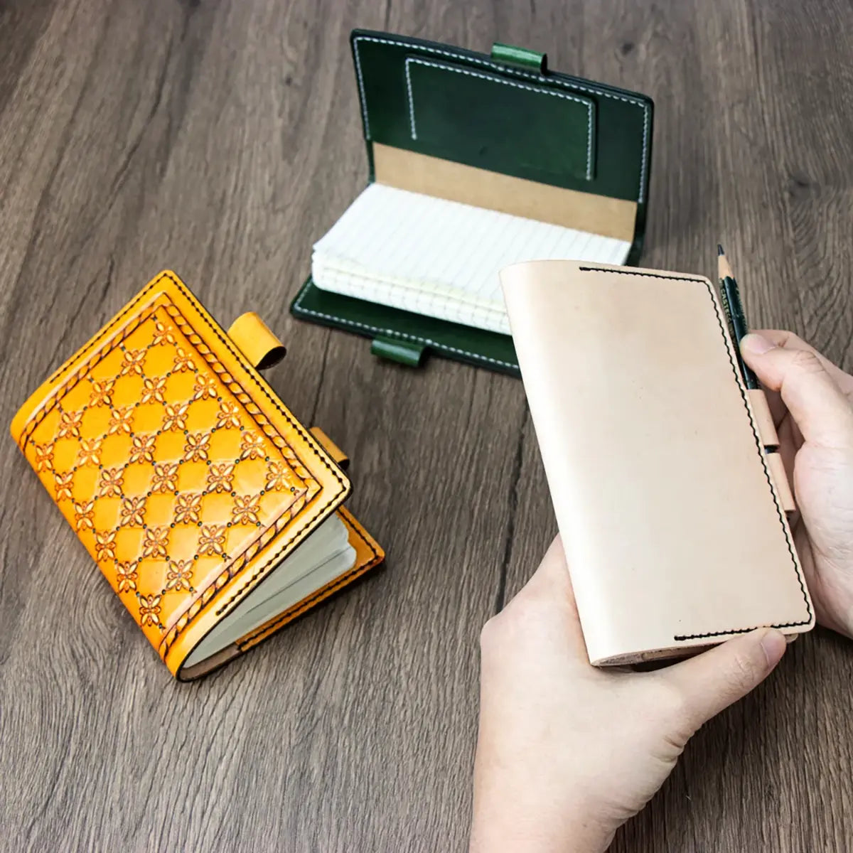 MakerAid Deluxe Leather Field Notes Kit.