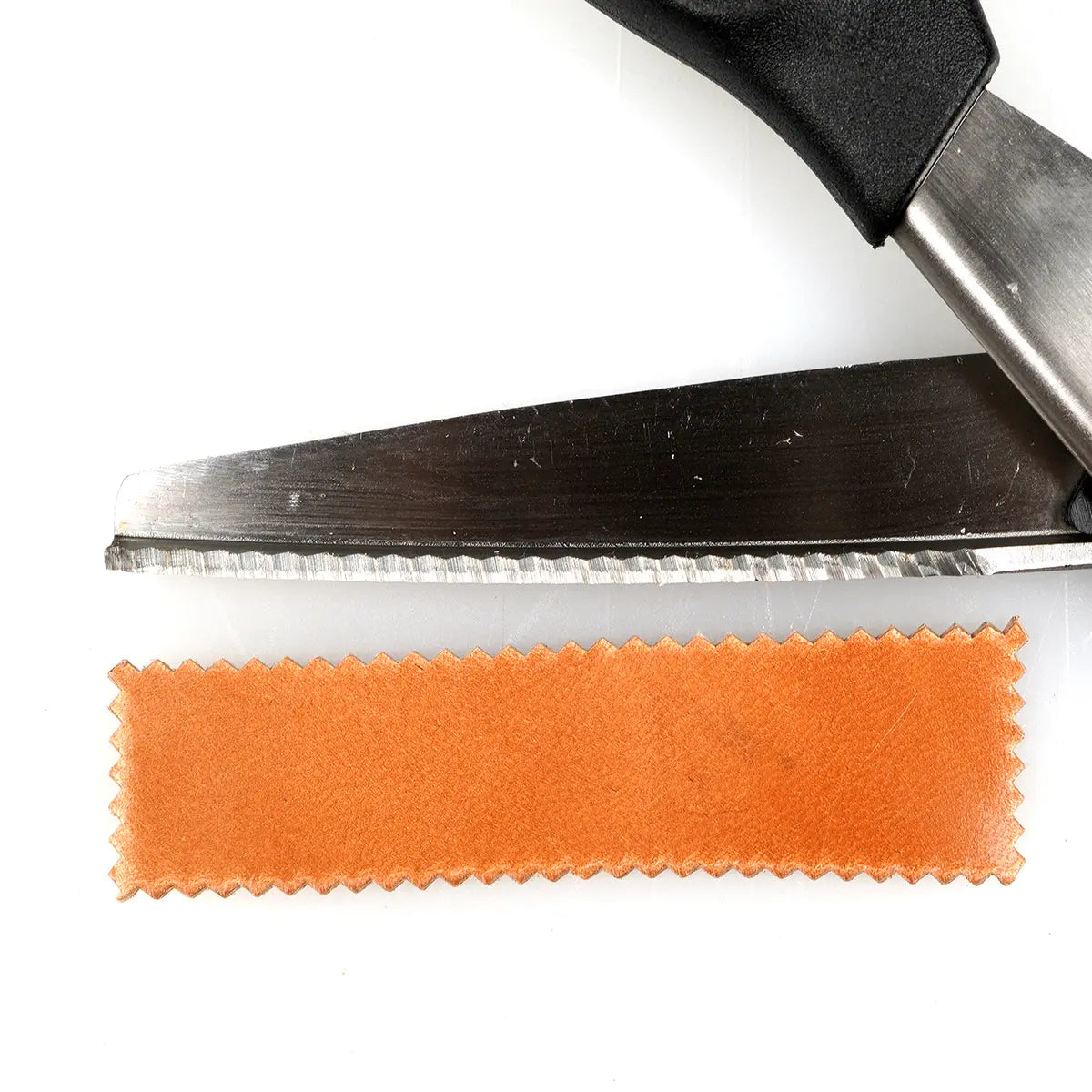 Pinking Gimping Shears, Zig-Zag or Scalloped, 2mm or 3mm.