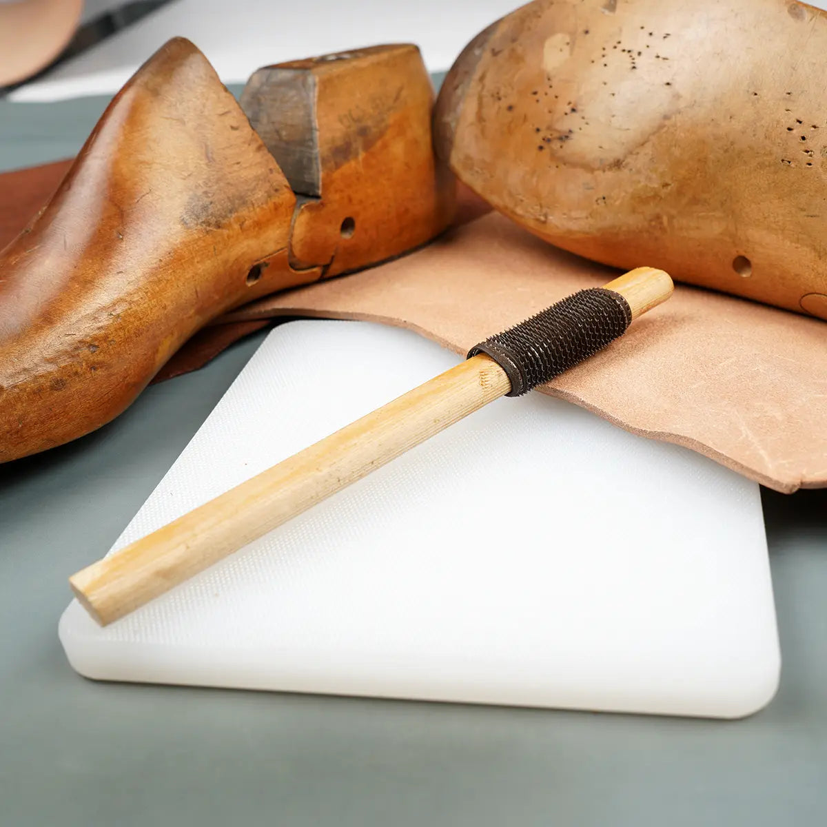 Shoemaker Leather Rubber Roughing Rasp 7 Inch.